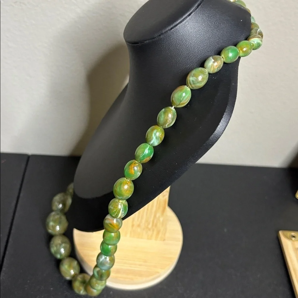Vintage Acrylic Chic Green Beaded Long Necklace